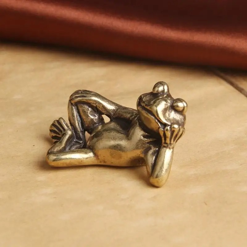 Retro brass sleeping frog stat - đánh giá và giá Desk Setup Retro
